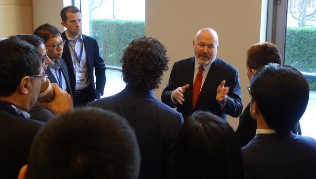 Cliff Asness speaking to delegates at a students conference in New York